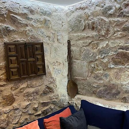 Stone Inn Near Acropolis & Metro 石头记 Felsenhohle Atény Exteriér fotografie