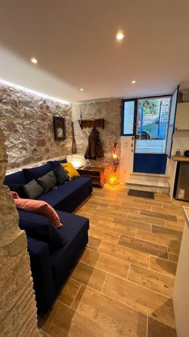 Stone Inn Near Acropolis & Metro 石头记 Felsenhohle Atény Exteriér fotografie