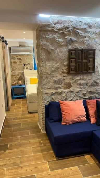 Stone Inn Near Acropolis & Metro 石头记 Felsenhohle Atény Exteriér fotografie
