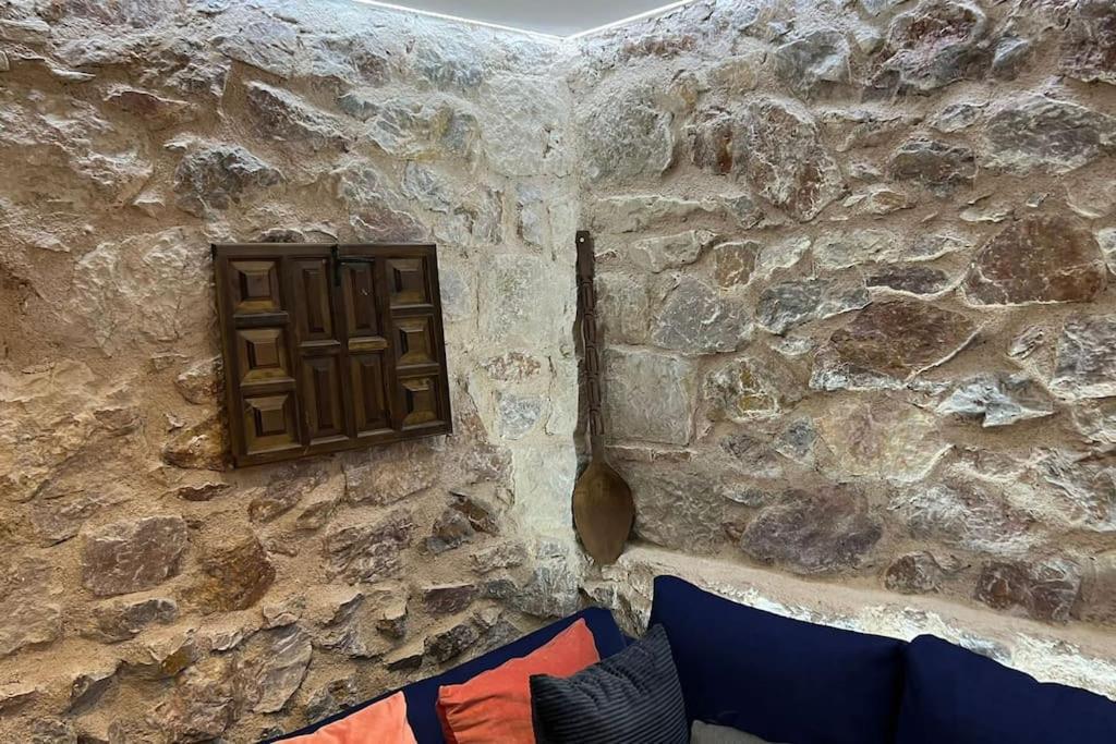 Stone Inn Near Acropolis & Metro 石头记 Felsenhohle Atény Exteriér fotografie